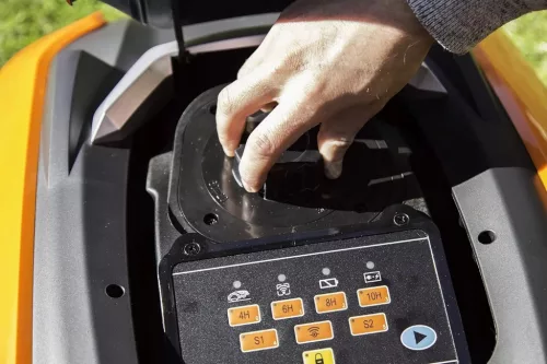 Yard Force X50i robotfűnyíró – Wi-Fi vezérléssel, iRadar™ technológiával, 500 m²-ig BONTOTT